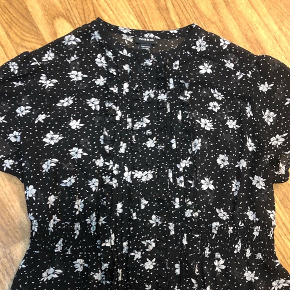 Torrid Black and White Floral Shirt - Picture 5 of 7